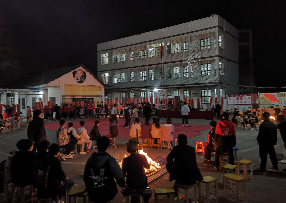 庆元旦迎新年：天和文武学校举办篝火晚会