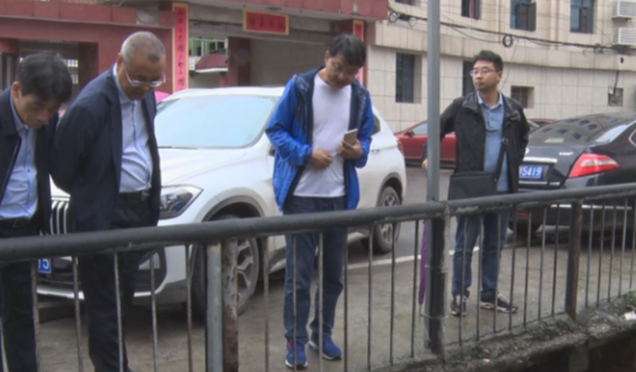 市领导巡查邓家溪城区河段