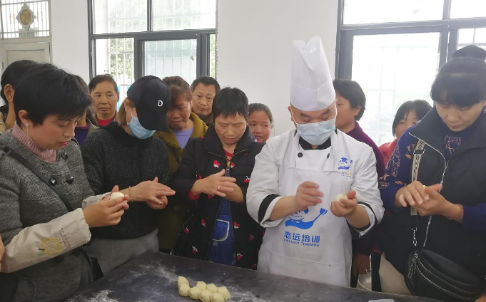 常宁市人社局：职业技能培训 端稳就业金饭碗