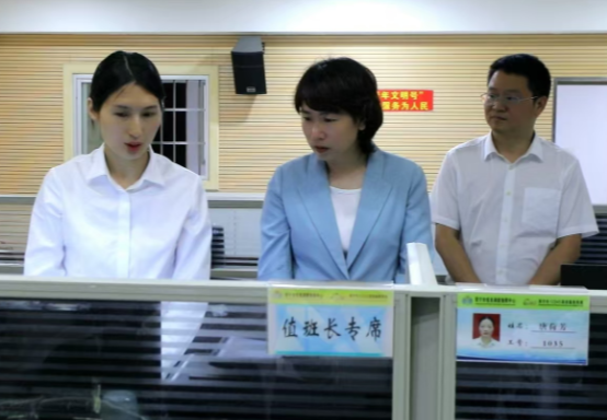 邓艳红调研12345政务服务便民热线工作