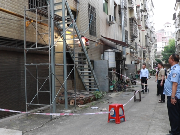 常宁:常态整治拆窗破网 畅通生命通道