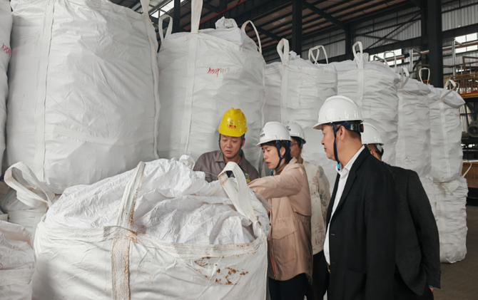 邓艳红在水口山经开区调研部分企业