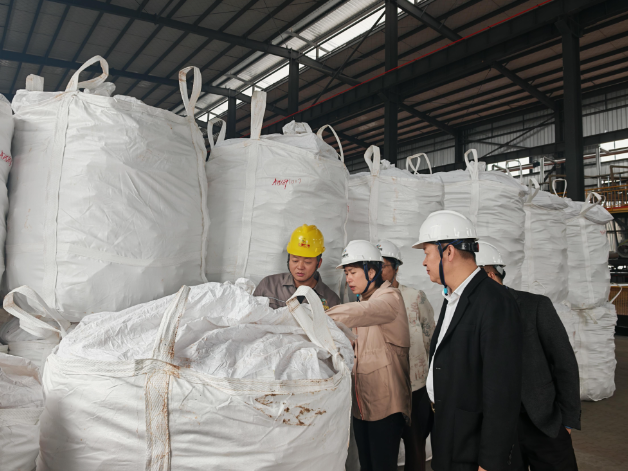 邓艳红在水口山经开区调研部分企业