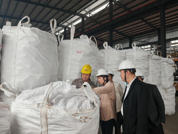 邓艳红在水口山经开区调研部分企业