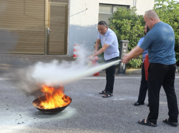 【视频】常宁开展免费公交消防应急演练 筑牢安全防线