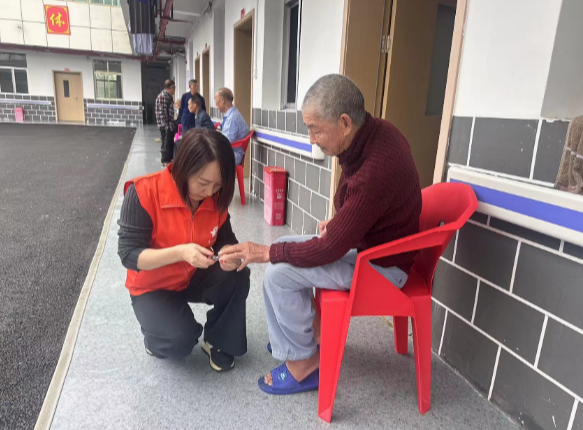 兰江乡开展“情暖中秋·关爱老人”主题活动