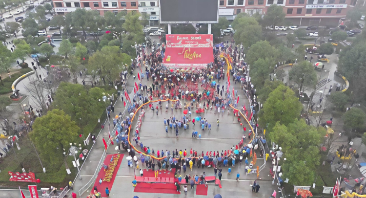 常宁：龙狮热舞 民俗盛宴“燃”动全城