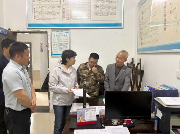 邓艳红以“四不两直”方式暗访督导防汛备汛工作