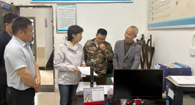 邓艳红以“四不两直”方式暗访督导防汛备汛工作