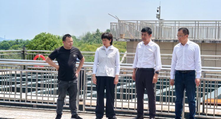 邓艳红调研城市防洪圈建设、农村饮水安全工作