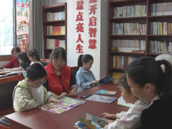市图书馆：亲子书香涵养社区阅读新风