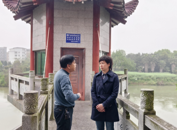 邓艳红“四不两直”督导检查防汛备汛工作