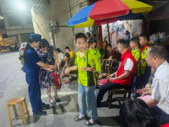 泉峰街道学墙社区：屋场恳谈话消防 安全知识入人心