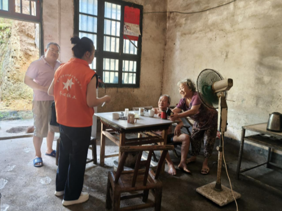 消防宣传进农村 安全知识护农家 ——胜桥镇开展消防宣传“九进”活动