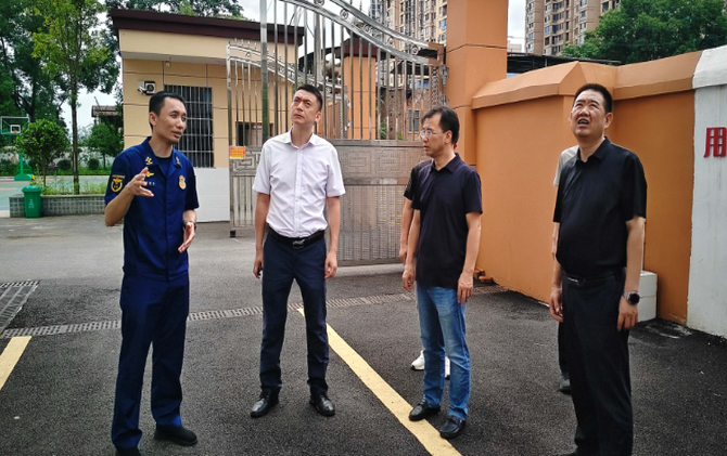 【视频】周俊到城区学校开展安全生产隐患排查整治工作