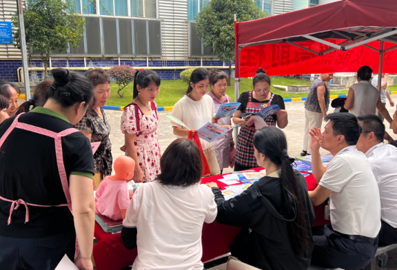 常宁人社:“一人一技”政策直通车 开进车间送到手边