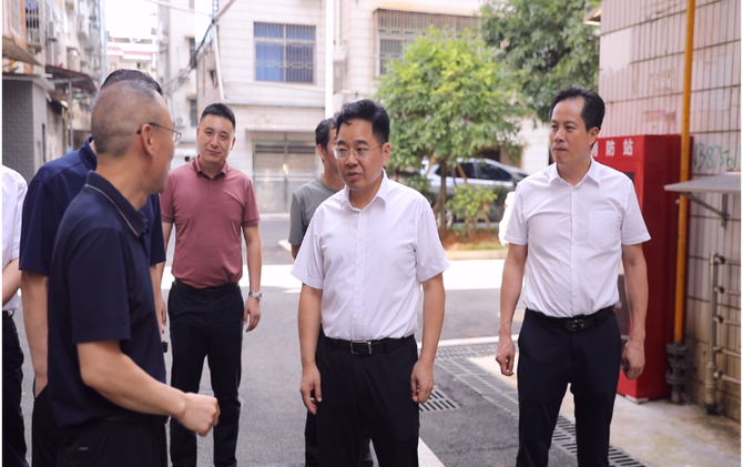 【视频】罗卫华调研住宅小区消防安全等级评定工作
