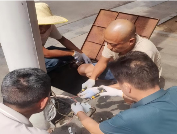 “接诉即办”24小时内清零隐患 常宁快速抢修路灯守护夜间出行安全