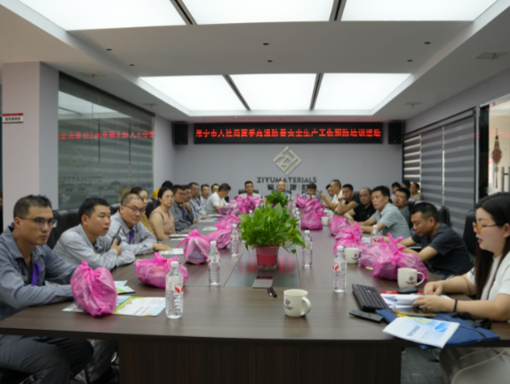 常宁人社送“防暑套餐”  为高温劳动者撑起“清凉伞”