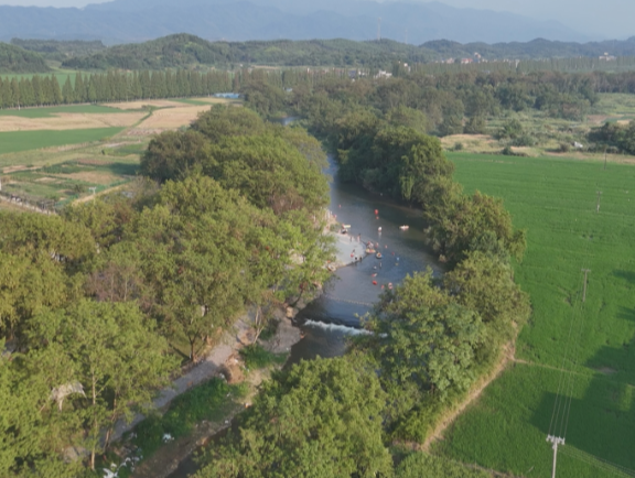 【视频】借得一湾碧水 乐享山野清凉