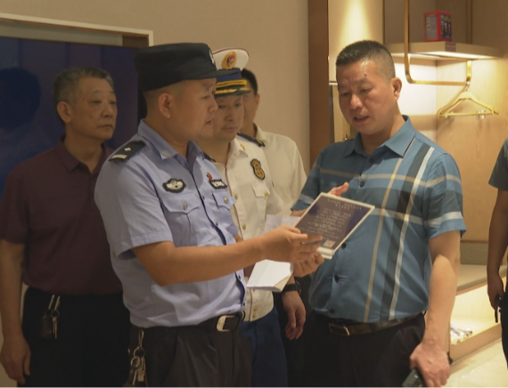 常宁:开展集中夜查行动 筑牢“九小场所”消防安全防线