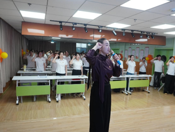 常宁市第三幼儿园开展第42个教师节主题庆祝活动