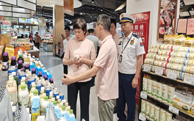 邓艳红带队开展“平安雁城”消防安全集中夜查行动