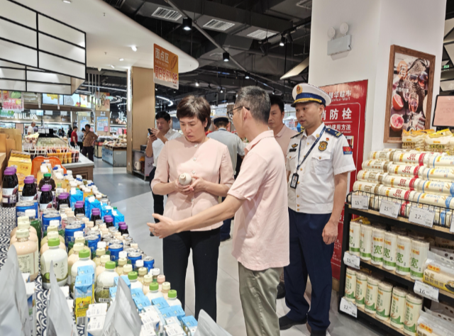 邓艳红带队开展“平安雁城”消防安全集中夜查行动