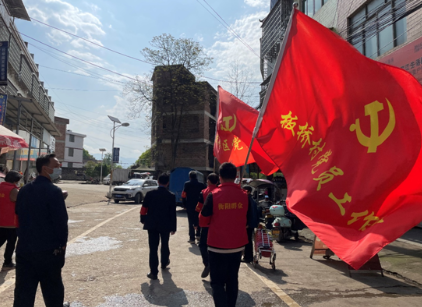 板桥镇:同心战疫情,党徽闪耀守安宁
