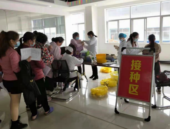 常宁新冠疫苗“移动接种队”走进企业校园