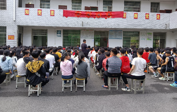 “法制讲座”进校园 撑起青少年健康成长“安全伞”