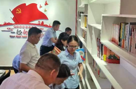 【视频】洋泉镇巷坪村：爱心书屋启用 村民有了文化“充电站”