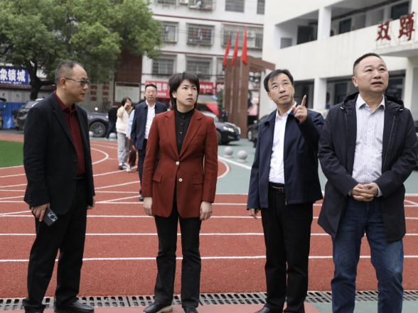邓艳红调研校园安全工作