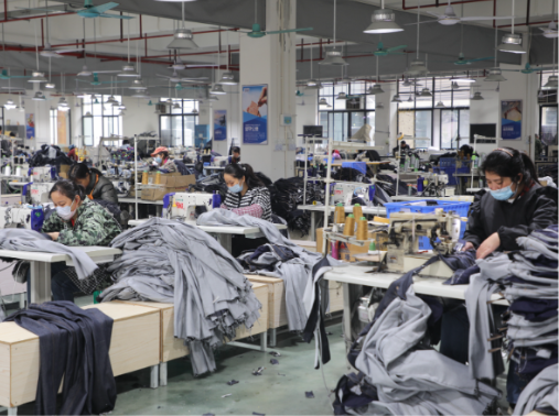 【视频】项目建设正当时 一个月“抢”出一个厂 欧鹏服装:这里有种家的温馨