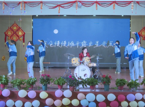 【视频】胜桥镇中心学校：龙马精神庆元旦 五育并举展风采