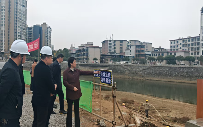 邓艳红调研重点项目建设工作