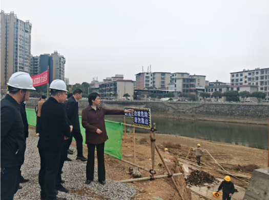 邓艳红调研重点项目建设工作