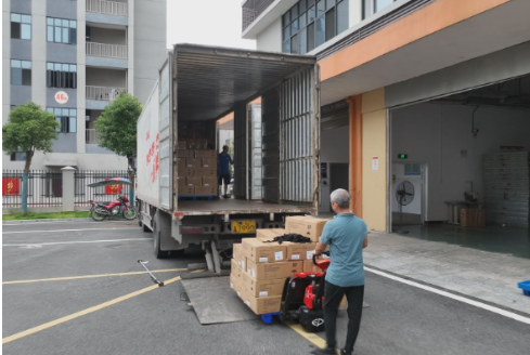 【视频】湘南纺织产业基地：牛仔裤出口火爆 订单排到10月