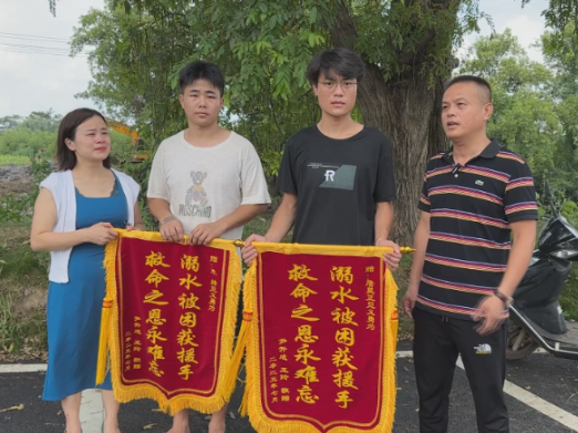 【视频】生死一跃 常宁两市民勇救野泳少年
