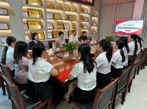 【视频】周俊走访慰问全市一线优秀教师