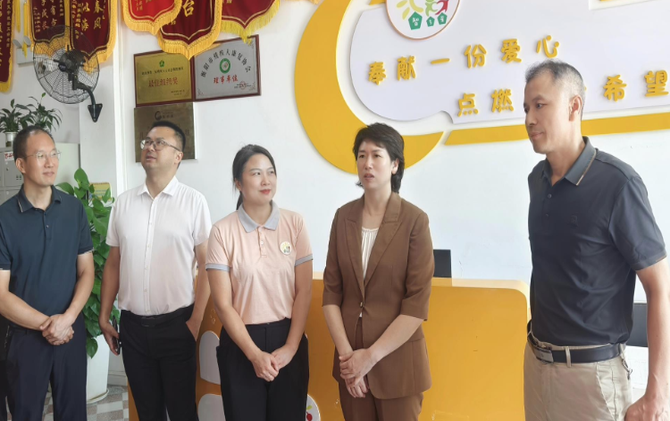 邓艳红调研重点民生实事工作 走访市人大代表