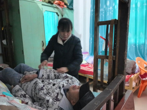 【视频】久病床前有孝媳 曹志芳三年守护如亲女