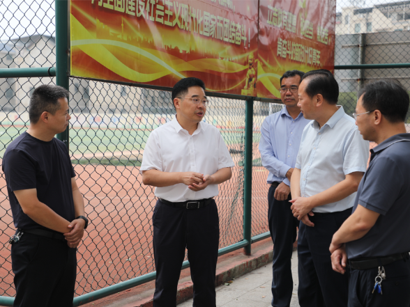 【视频】罗卫华到常宁一中调研校园安全和食品安全工作