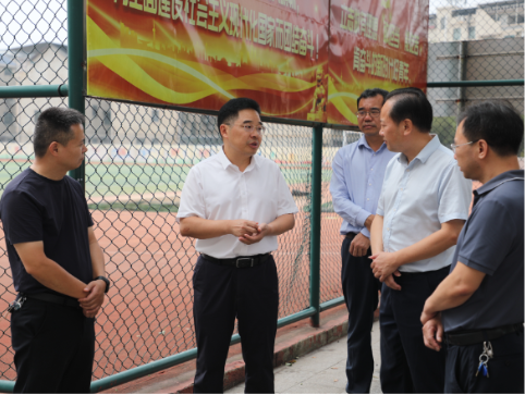 【视频】罗卫华到常宁一中调研校园安全和食品安全工作