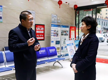 邓艳红调研金融工作