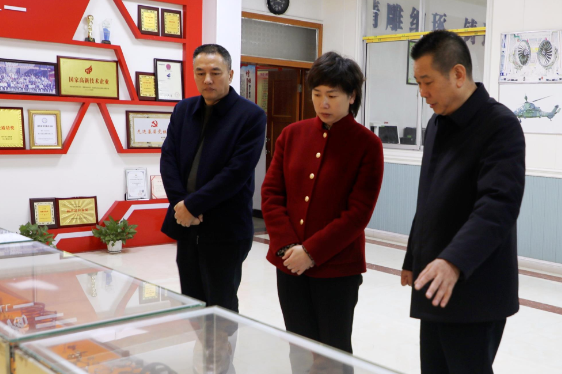 邓艳红调研企业复工复产情况