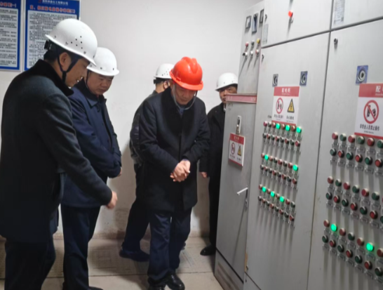 【视频】拧紧复工“安全阀” 衡阳常宁两级应急部门上门送服务 