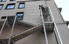 培元街道：拆窗破网除隐患 筑牢平安防护网
