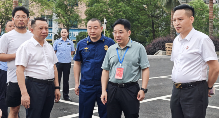 罗卫华督导高考期间安全、考务等相关工作