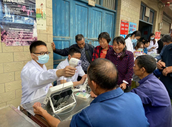 常宁：免费体检送上门 托起幸福“夕阳红”
